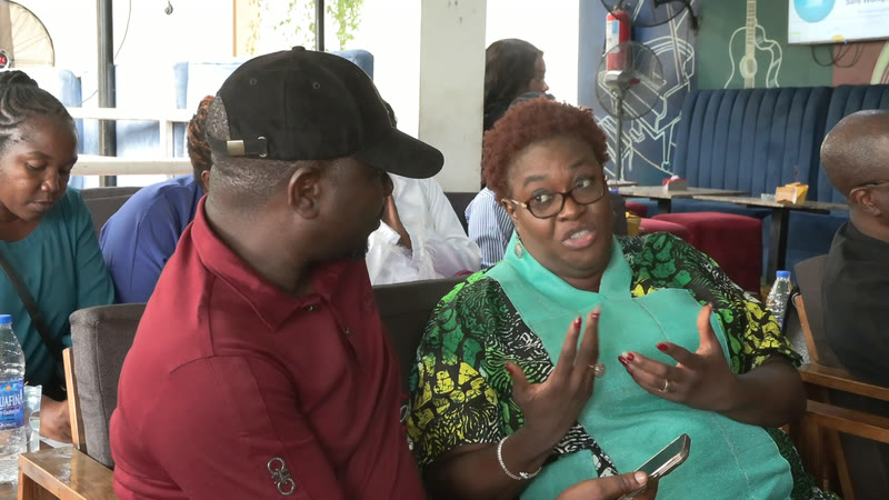 Two members deep in conversation at the HR GEMs hangout